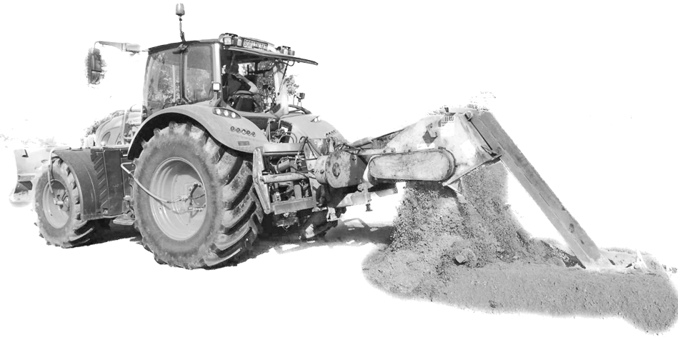 Traktor mit Grabenfräse von RHW Technik im Einsatz